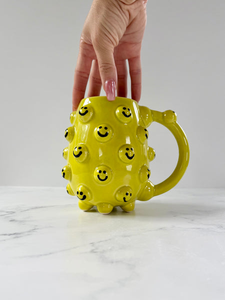 22oz Lime Green Smiley Mug