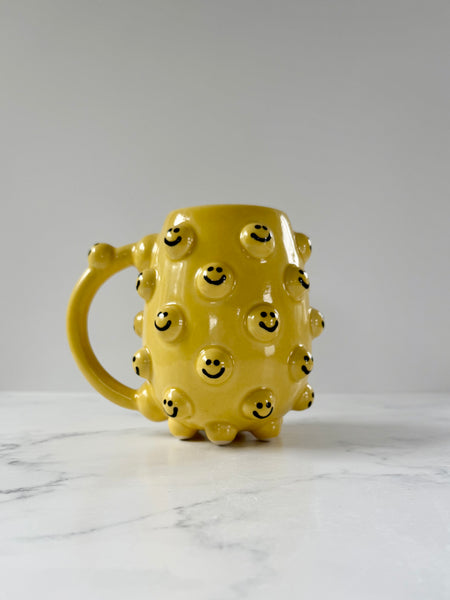 22oz Yellow Smiley Mug