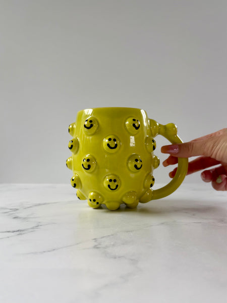 18oz Lime Green Smiley Mug