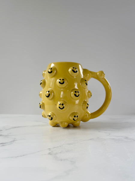 22oz Yellow Smiley Mug