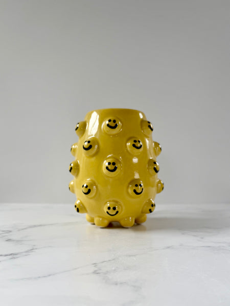 22oz Yellow Smiley Mug