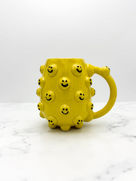 22oz Yellow Smiley Mug