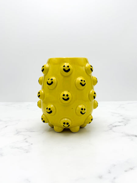 22oz Yellow Smiley Mug
