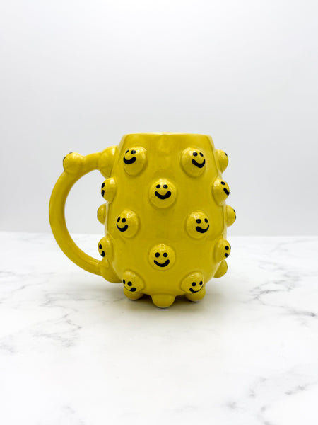 22oz Yellow Smiley Mug